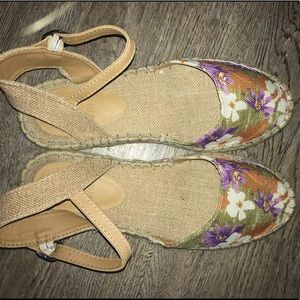 Tropical flats/sandals